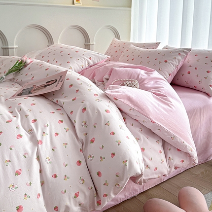 91家纺网 家纺一手货源 找家纺 潮邦创意家居 2025新款全棉13070多风格纯棉四件套 草莓兔兔