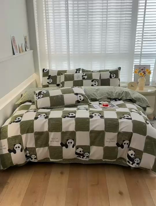 91家纺网 家纺一手货源 找家纺 潮邦创意家居 2025新款全棉13070多风格纯棉四件套 熊猫胖达