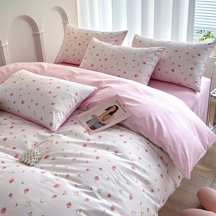 91家纺网 家纺一手货源 找家纺 潮邦创意家居 2025新款全棉13070多风格纯棉四件套-花卉小清新系列 草莓兔兔