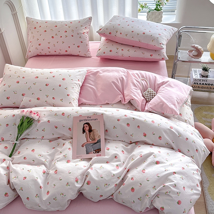 91家纺网 家纺一手货源 找家纺 潮邦创意家居 2025新款全棉13070多风格纯棉四件套 草莓兔兔