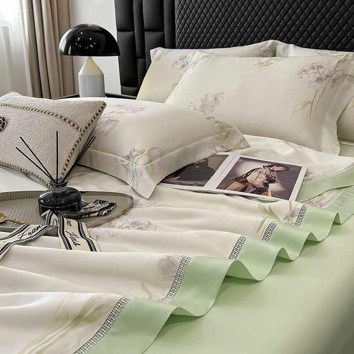 91家纺网 家纺一手货源 找家纺 娇逸家居 2025新款50支莱赛尔镂空花边印花天丝夏被 暮云-绿