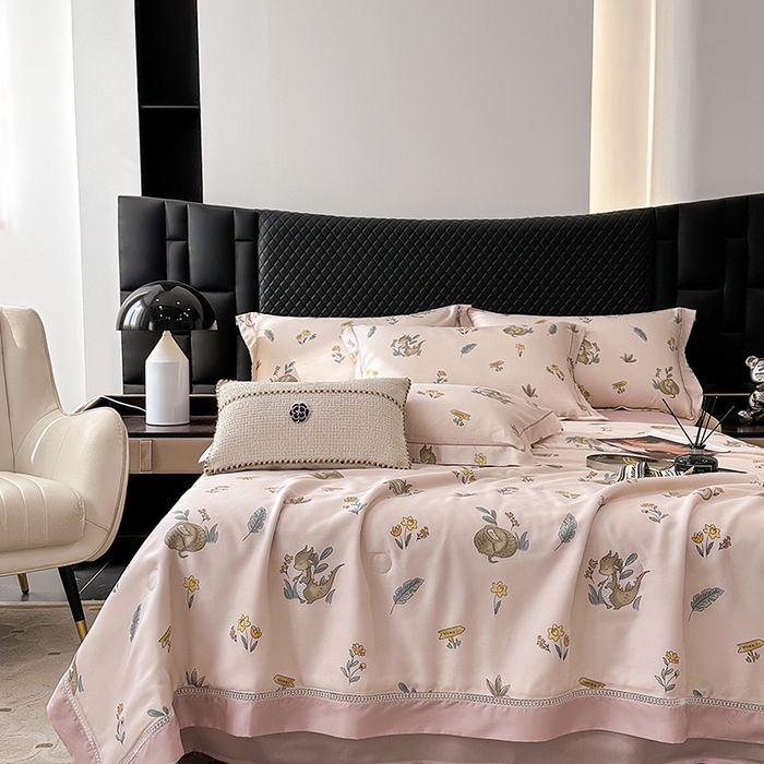 91家纺网 家纺一手货源 找家纺 娇逸家居 2025新款50支莱赛尔镂空花边印花天丝夏被 乖乖龙