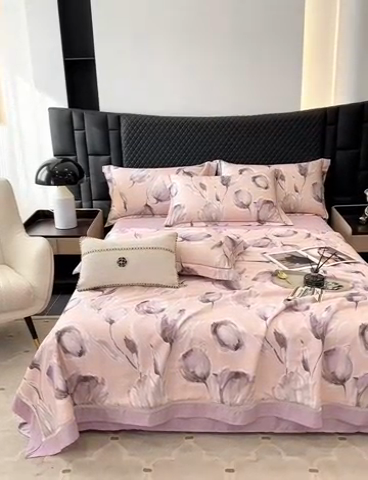 91家纺网 家纺一手货源 找家纺 娇逸家居 2025新款50支莱赛尔镂空花边印花天丝夏被 岚兮