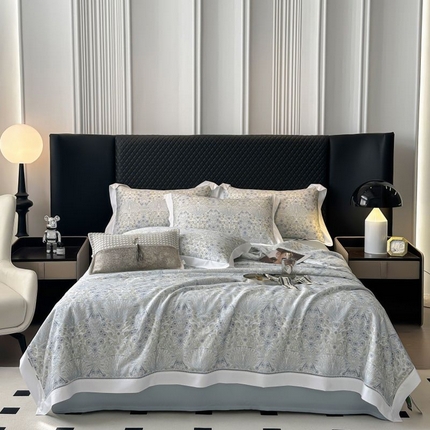 91家纺网 家纺一手货源 找家纺 （总）娇逸家居 2025新款50支莱赛尔银萃天丝镂空花边印花夏被夏凉被