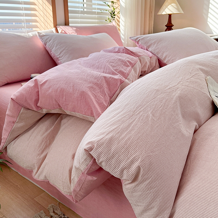 91家纺网 家纺一手货源 找家纺 柠萌家居 2024新款无印风A类全棉色织水洗棉四件套 粉密条纹