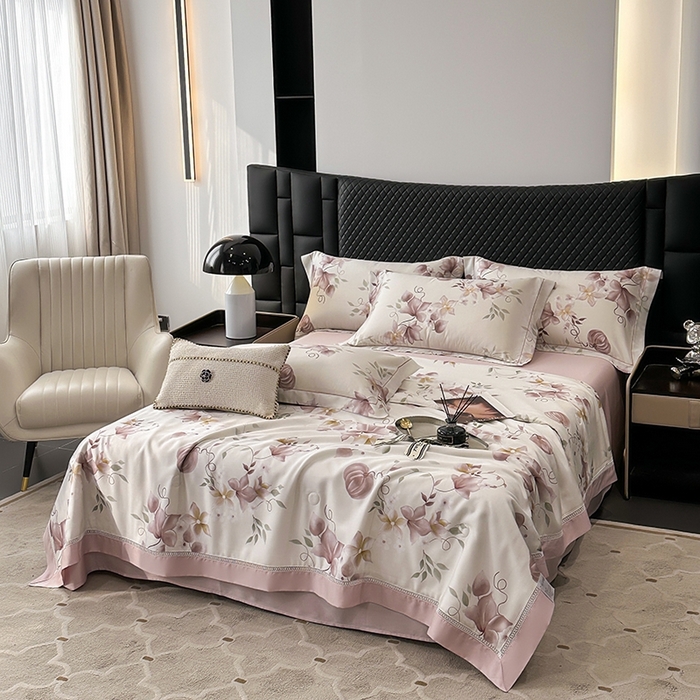 91家纺网 家纺一手货源 找家纺 娇逸家居 2025新款50支莱赛尔镂空花边印花天丝夏被 南音