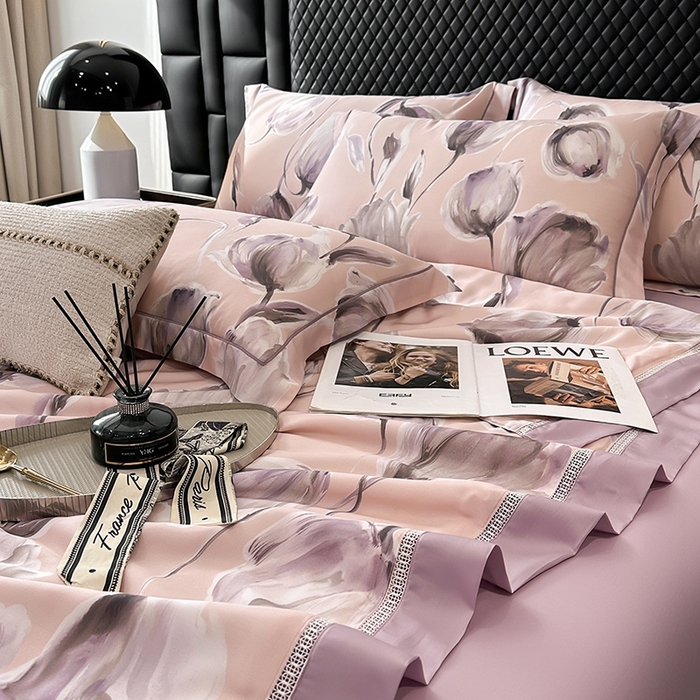 91家纺网 家纺一手货源 找家纺 娇逸家居 2025新款50支莱赛尔镂空花边印花天丝夏被 岚兮