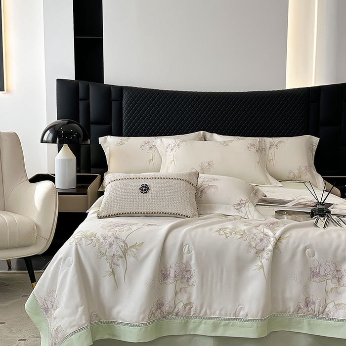 91家纺网 家纺一手货源 找家纺 娇逸家居 2025新款50支莱赛尔镂空花边印花天丝夏被 暮云-绿