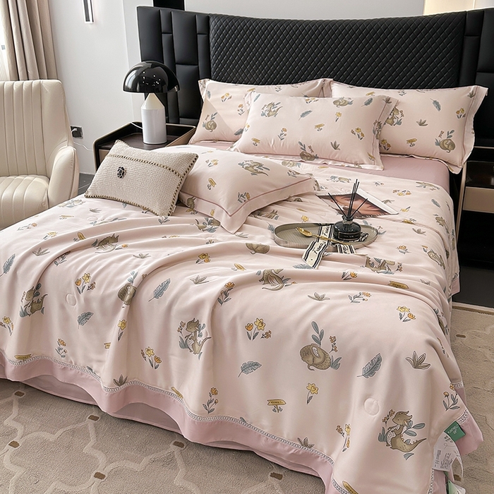 91家纺网 家纺一手货源 找家纺 娇逸家居 2025新款50支莱赛尔镂空花边印花天丝夏被 乖乖龙