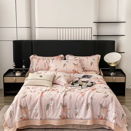 91家纺网 家纺一手货源 找家纺 娇逸家居 2025新款50支莱赛尔镂空花边印花天丝夏被 时光里-玉