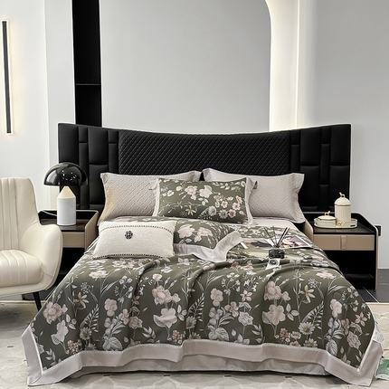 91家纺网 家纺一手货源 找家纺 娇逸家居 2025新款50支莱赛尔镂空花边印花天丝夏被 时宜