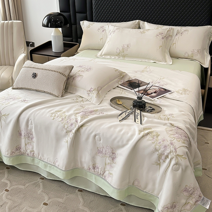 91家纺网 家纺一手货源 找家纺 娇逸家居 2025新款50支莱赛尔镂空花边印花天丝夏被 暮云-绿