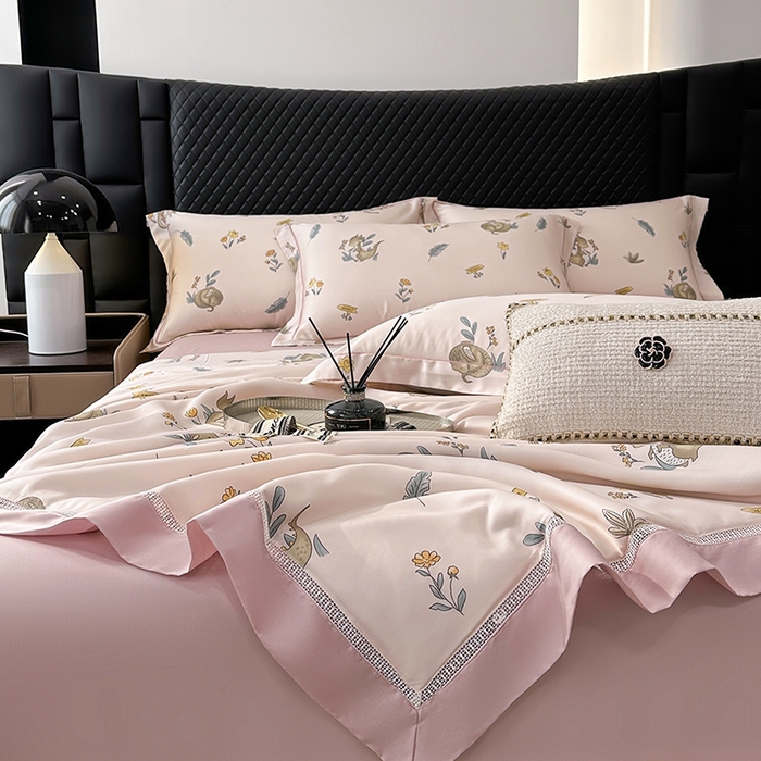 91家纺网 家纺一手货源 找家纺 娇逸家居 2025新款50支莱赛尔镂空花边印花天丝夏被 乖乖龙