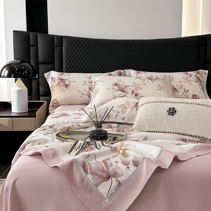 91家纺网 家纺一手货源 找家纺 娇逸家居 2025新款50支莱赛尔镂空花边印花天丝夏被 南音