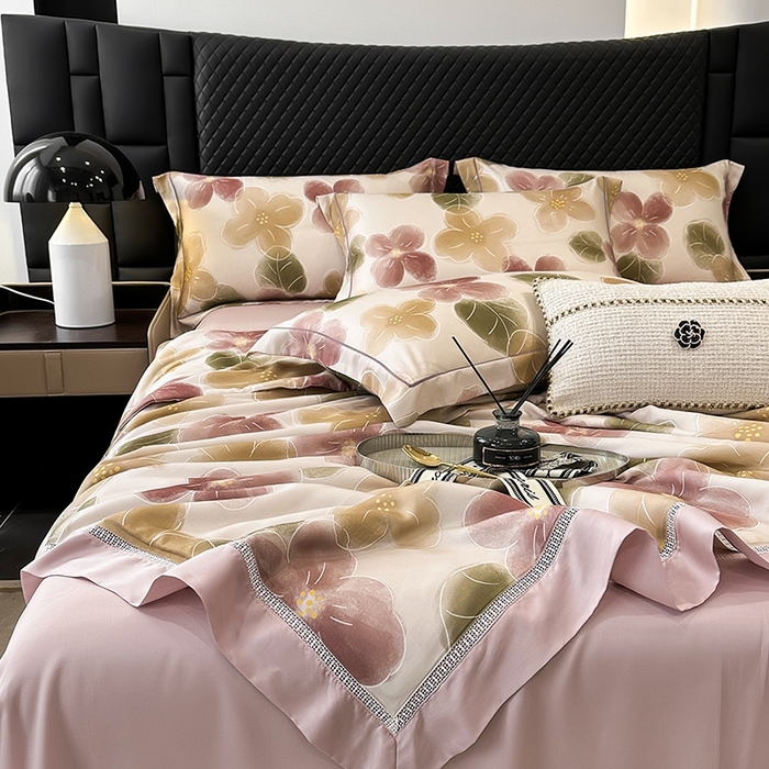 91家纺网 家纺一手货源 找家纺 娇逸家居 2025新款50支莱赛尔镂空花边印花天丝夏被 朵颐