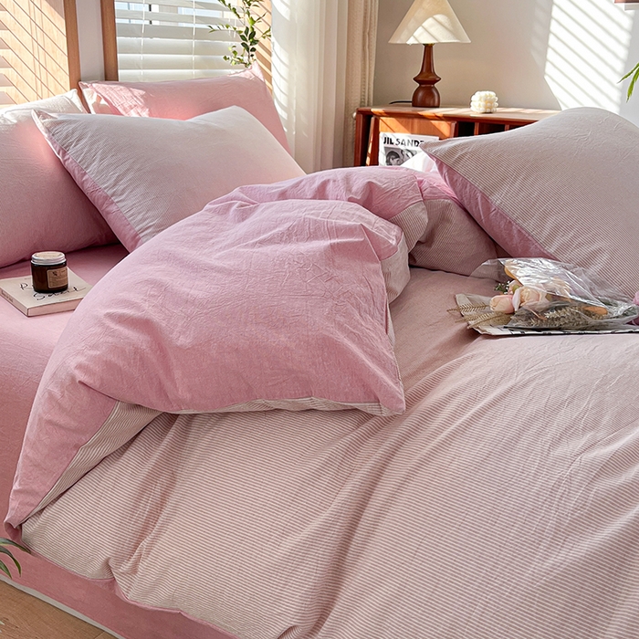 91家纺网 家纺一手货源 找家纺 柠萌家居 2024新款无印风A类全棉色织水洗棉四件套 粉密条纹