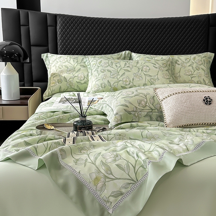 91家纺网 家纺一手货源 找家纺 娇逸家居 2025新款50支莱赛尔镂空花边印花天丝夏被 绿萌