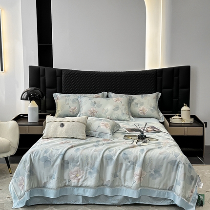 91家纺网 家纺一手货源 找家纺 娇逸家居 2025新款50支莱赛尔镂空花边印花天丝夏被 邂逅