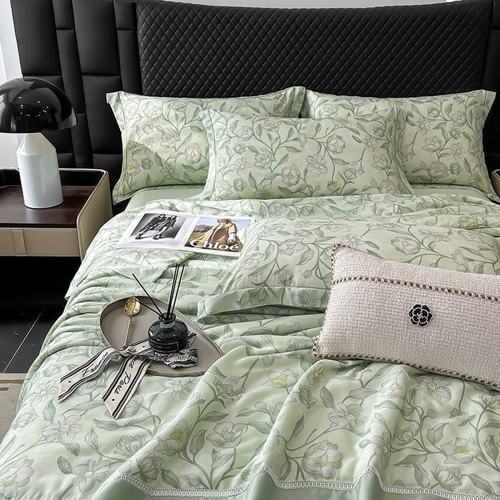 91家纺网 家纺一手货源 找家纺 娇逸家居 2025新款50支莱赛尔镂空花边印花天丝夏被 绿萌