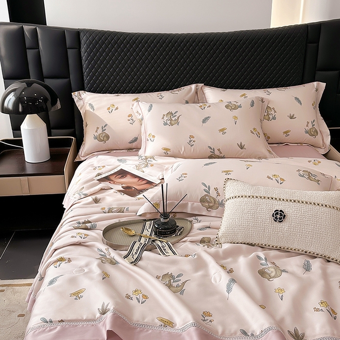 91家纺网 家纺一手货源 找家纺 娇逸家居 2025新款50支莱赛尔镂空花边印花天丝夏被 乖乖龙