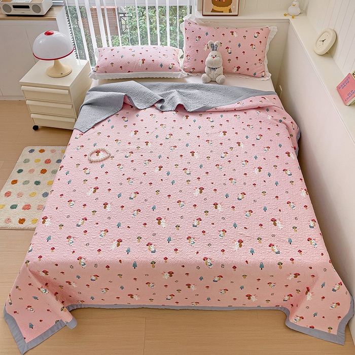 91家纺网 家纺一手货源 找家纺 羽爱家纺 2024新款A类双层纱棉花芯床盖套件 蘑菇兔