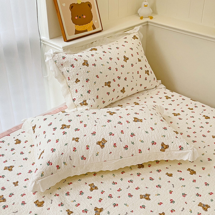 91家纺网 家纺一手货源 找家纺 羽爱家纺 2024新款A类双层纱棉花芯床盖套件 玫瑰小熊