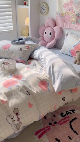 91家纺网 家纺一手货源 找家纺 昔可家纺 2024新款全棉卡通印花系列四件套 格子蜜桃