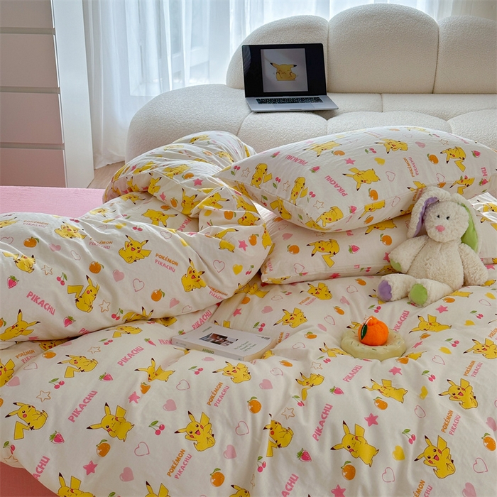 91家纺网 家纺一手货源 找家纺 时年 2024新款全棉双层纱四件套-宝可梦系列 萌甜皮卡丘