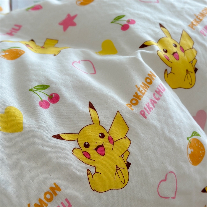 91家纺网 家纺一手货源 找家纺 时年 2024新款全棉双层纱四件套-宝可梦系列 萌甜皮卡丘