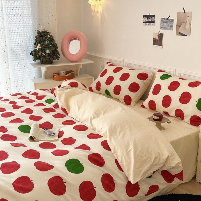 91家纺网 家纺一手货源 找家纺 昔可家纺 2024新款全棉卡通印花系列四件套 红苹果