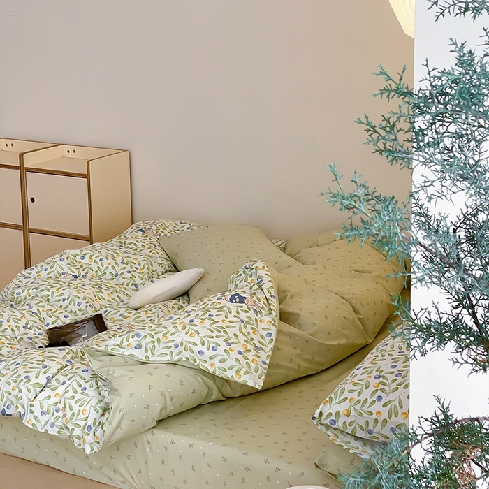 91家纺网 家纺一手货源 找家纺 宜家坊 2024新款全棉喷气13070小清新印花四件套-拍摄一 失眠少女