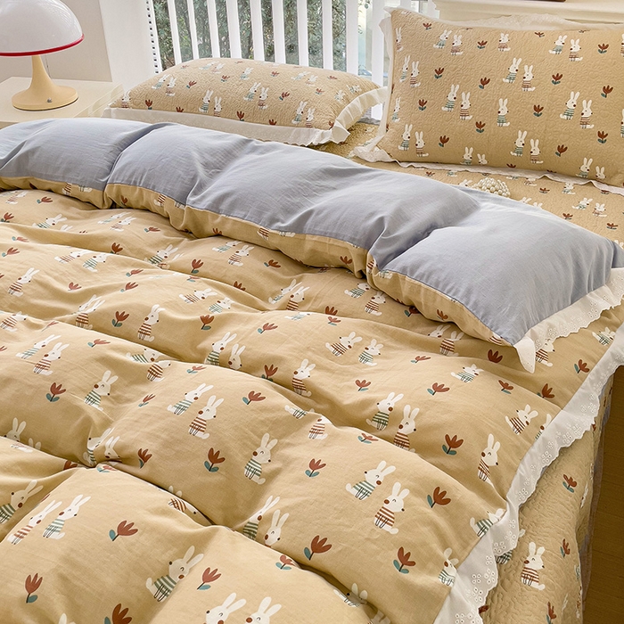 91家纺网 家纺一手货源 找家纺 羽爱家纺 2024新款A类双层纱棉花芯床盖套件 乖乖兔