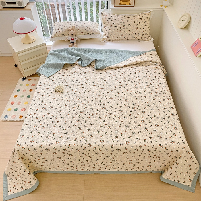 91家纺网 家纺一手货源 找家纺 羽爱家纺 2024新款A类双层纱棉花芯床盖套件 小花朵
