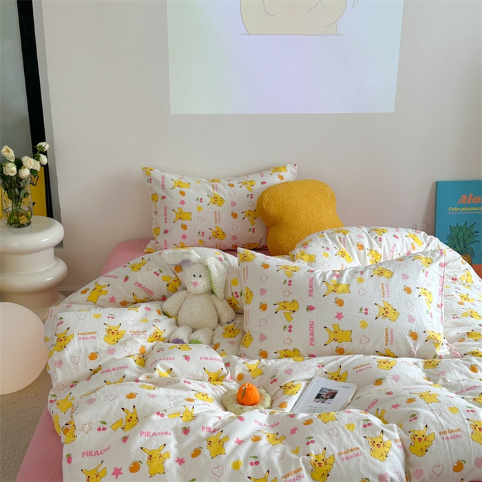 91家纺网 家纺一手货源 找家纺 时年 2024新款全棉双层纱四件套-宝可梦系列 萌甜皮卡丘