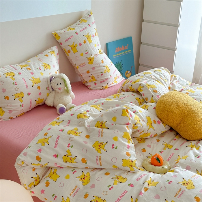 91家纺网 家纺一手货源 找家纺 时年 2024新款全棉双层纱四件套-宝可梦系列 萌甜皮卡丘