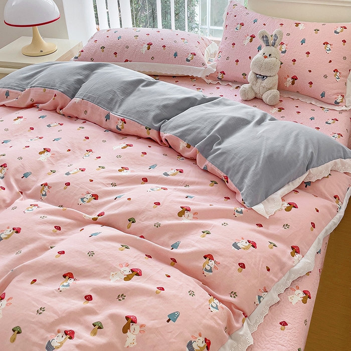 91家纺网 家纺一手货源 找家纺 羽爱家纺 2024新款A类双层纱棉花芯床盖套件 蘑菇兔