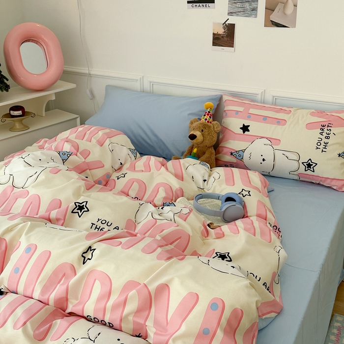 91家纺网 家纺一手货源 找家纺 昔可家纺 2024新款全棉卡通印花系列四件套 粉字母狗狗