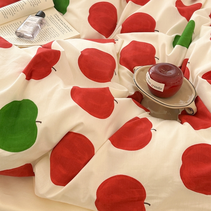 91家纺网 家纺一手货源 找家纺 昔可家纺 2024新款全棉卡通印花系列四件套 红苹果