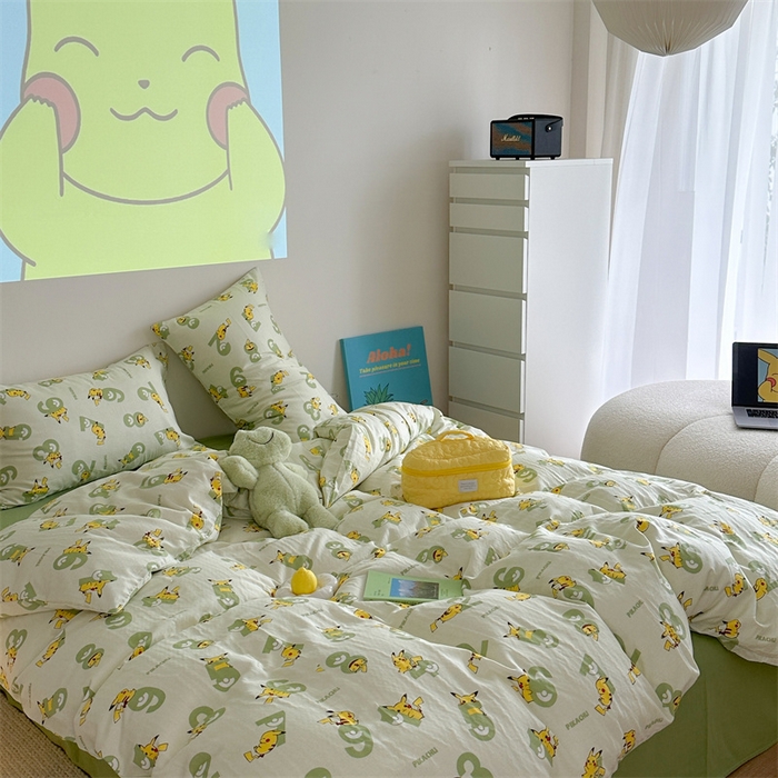 91家纺网 家纺一手货源 找家纺 时年 2024新款全棉双层纱四件套-宝可梦系列 皮卡丘绿果