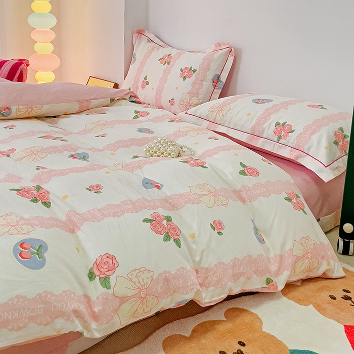 91家纺网 家纺一手货源 找家纺 乐童家纺 2024新款直播爆款13070纯棉印花吊边款一字绣四件套 玫瑰河畔