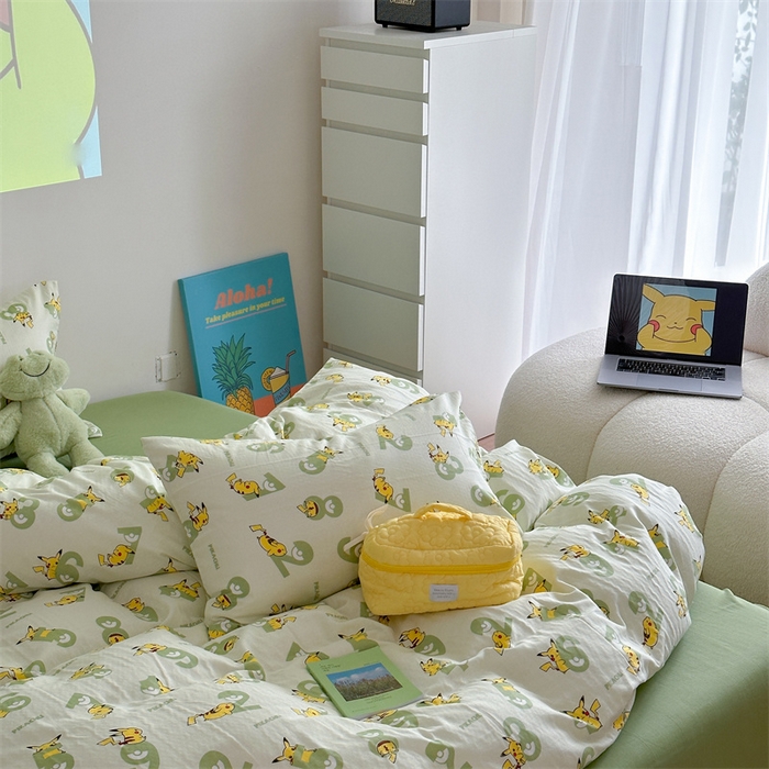 91家纺网 家纺一手货源 找家纺 时年 2024新款全棉双层纱四件套-宝可梦系列 皮卡丘绿果