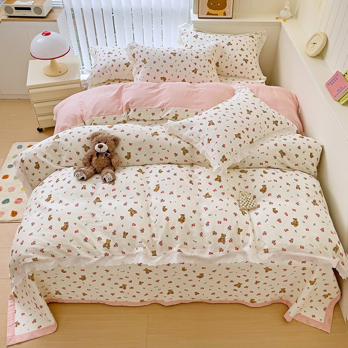 91家纺网 家纺一手货源 找家纺 羽爱家纺 2024新款A类双层纱棉花芯床盖套件 玫瑰小熊