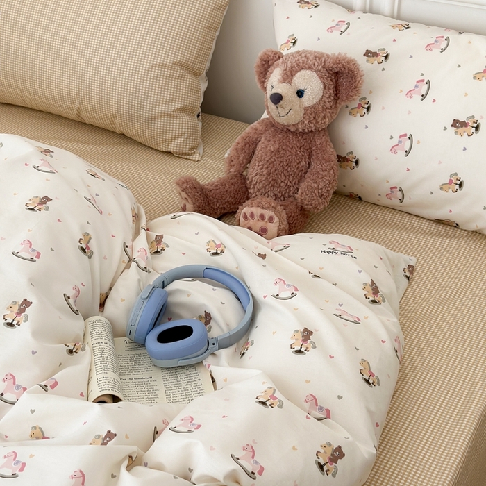 91家纺网 家纺一手货源 找家纺 昔可家纺 2024新款全棉卡通印花系列四件套 木马小熊