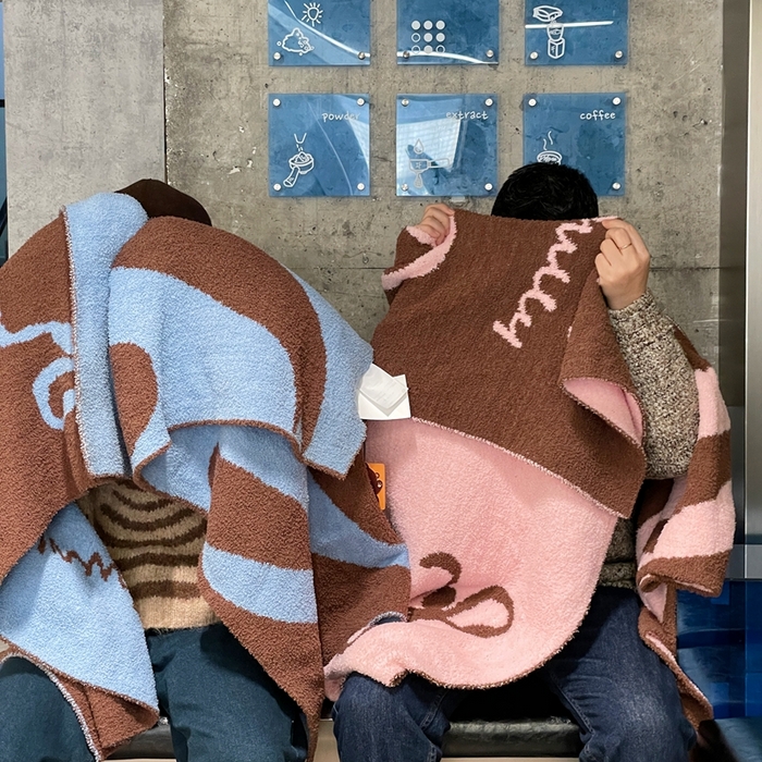 91家纺网 家纺一手货源 找家纺 圆岛家纺 2024新款蝴蝶结系列高品质多功能针织半边绒毛毯 蝴蝶结蓝