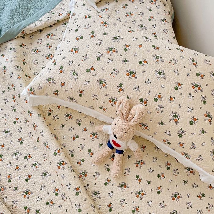 91家纺网 家纺一手货源 找家纺 羽爱家纺 2024新款A类双层纱棉花芯床盖套件 小花朵