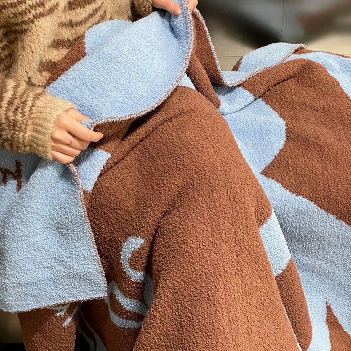 91家纺网 家纺一手货源 找家纺 圆岛家纺 2024新款蝴蝶结系列高品质多功能针织半边绒毛毯 蝴蝶结蓝