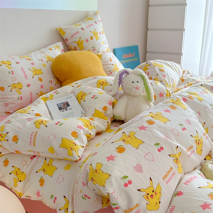 91家纺网 家纺一手货源 找家纺 时年 2024新款全棉双层纱四件套-宝可梦系列 萌甜皮卡丘