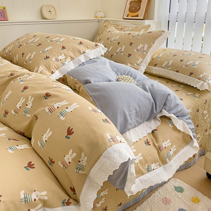 91家纺网 家纺一手货源 找家纺 羽爱家纺 2024新款A类双层纱棉花芯床盖套件 乖乖兔