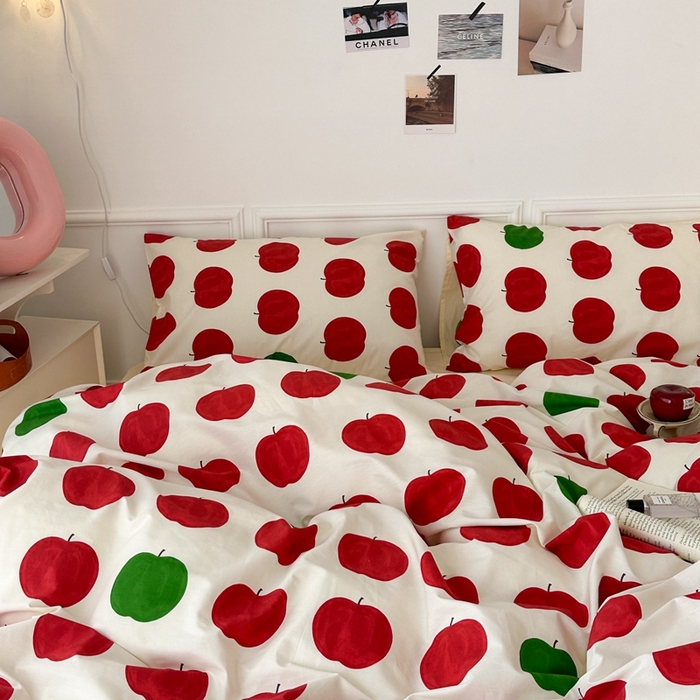 91家纺网 家纺一手货源 找家纺 昔可家纺 2024新款全棉卡通印花系列四件套 红苹果
