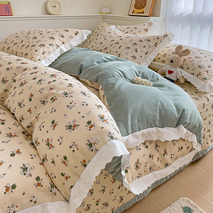 91家纺网 家纺一手货源 找家纺 羽爱家纺 2024新款A类双层纱棉花芯床盖套件 小花朵